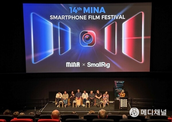 Mobile narrative creators, mobile filmmakers, directors and industry experts conduct round table discussions around mobile video