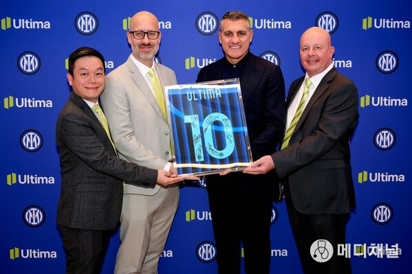 (Left to Right) Jack Li, Regional Business Director, Ultima Markets, Jean-Phiippe Mota, Board Director, Ultima Markets, Christian Vieri, Inter Legend, & Mark Goater, Director, Ultima Markets