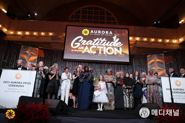 2025 Aurora Prize Ceremony on Ellis Island, New York, November 6, 2025 © Victor Boyko/Getty Images for Aurora