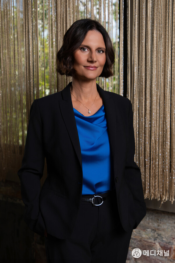 Aimee Desrosiers, Global CMO, Fotona