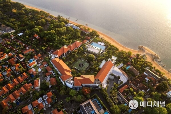 InterContinental Bali Sanur Resort: a serene beachfront escape in Sanur - Bali, featuring refined suites and private villas for couples and families.