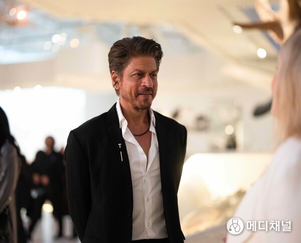 Bollywood Superstars Shah Rukh Khan and Salman Khan Attend Natural History Museum Abu Dhabi