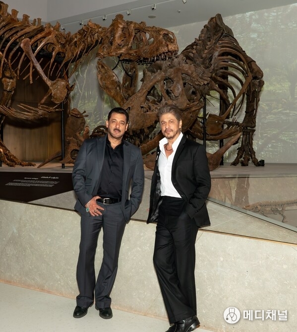 Bollywood Superstars Shah Rukh Khan and Salman Khan Attend Natural History Museum Abu Dhabi