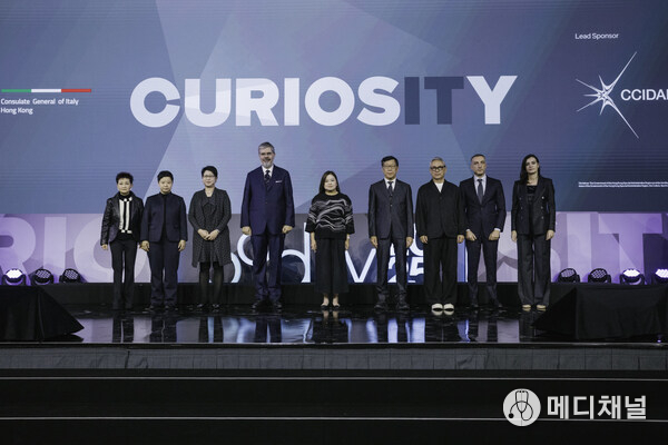 The Business of Design Week 2025 Summit, themed “Curiosity Provokes Design Innovation” this edition, commenced with a grand opening ceremony yesterday at the Hong Kong Convention and Exhibition Centre. The event was officiated by Miss Rosanna Law Shuk Pui, JP, Secretary for Culture, Sports and Tourism of the Hong Kong Special Administrative Region Government; H.E. Massimo Ambrosetti, Ambassador of Italy to the People’s Republic of China; Mr Joseph Lo, MH, Chairman of the Hong Kong Design Centre (HKDC), and Ms Sophia Chong, Executive Director of the Hong Kong Trade Development Council.