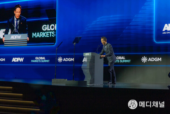 Dong-Won Kim, Chief Global Officer (CGO) of Hanwha Life, delivers the opening address at the Global Markets Summit during ADFW 2025 on December 8.