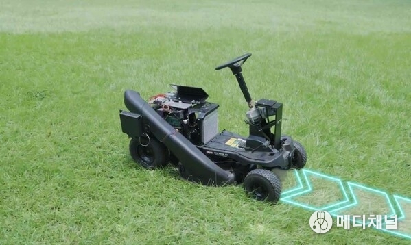 Intelligent Autonomous Electric Mower by Megago Tech