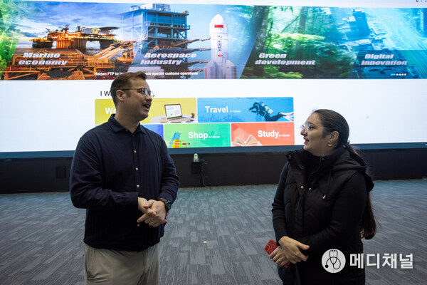 Expats share their expectations for the Hainan Free Trade Port International Services portal, highlighting the need for comprehensive, reliable information, and convenient services