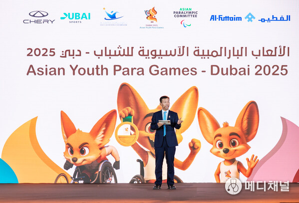 Zhu Shaodong, Executive Vice President of Chery International, delivers a speech on the spot