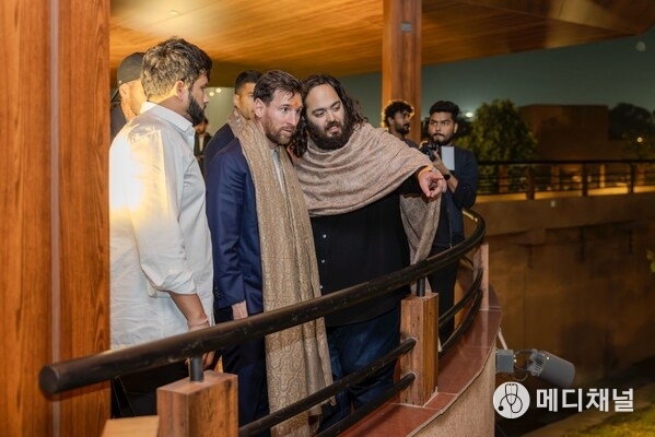 Messi experiences Vantara with Anant Ambani