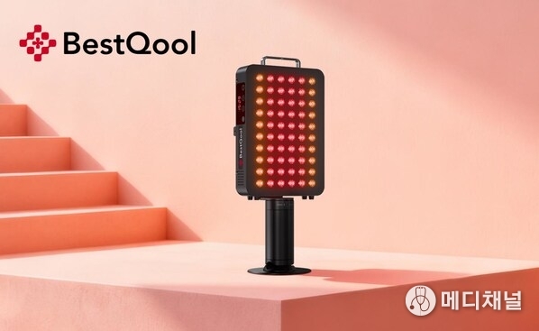 Powered by an advanced 6-wavelength configuration, the BQ60Pro delivers enhanced irradiance for multi-depth tissue support—while its innovative, space-saving mounting system allows 360° rotation and flexible positioning for precise, convenient red light treatment anywhere.