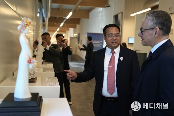 Photo taken on Feb. 24 shows Fang Junqin, Party Chief of Dehua County in southeast China
