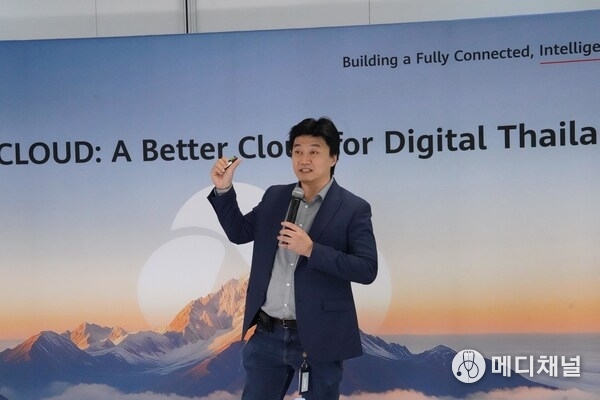 Surasak Wanichwatphibun, CTO, Huawei Cloud Thailand