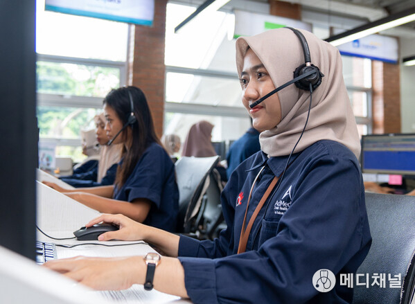AdMedika customer service officers provide technology-based healthcare administration support, delivering fast and reliable claims management solutions to corporate and institutional clients across Indonesia.